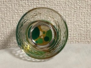 画像1: 『ぐい呑みグラス』金地に緑と白のまる