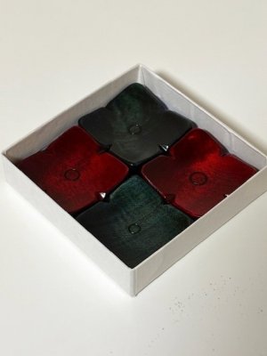 画像2: 拭き漆仕上げ箸置きあじさい　緑×紅　4個セット