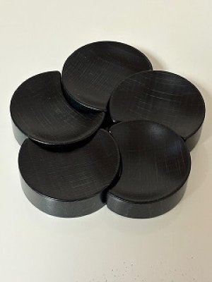 画像1: 拭き漆仕上げ箸置き梅一片　深緑　５個セット