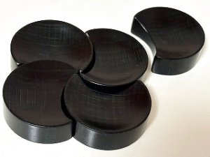 画像2: 拭き漆仕上げ箸置き梅一片　深緑　５個セット