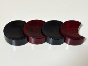 画像2: 拭き漆仕上げ箸置き梅一片　深緑×紅　4個セット