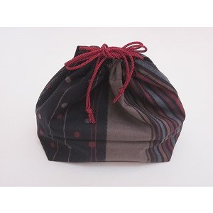 画像1: 黒和柄弁当袋　大 (1)